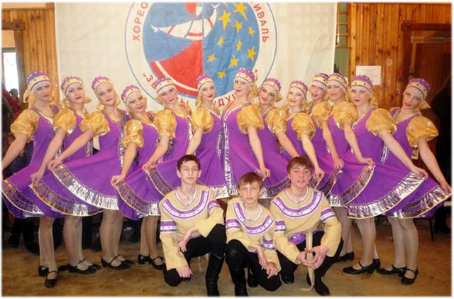 Танцевальный коллектив "Сергиевский сувенир"